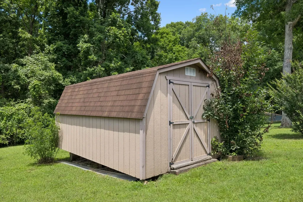 708 Hickory Street Centerville TN 37033