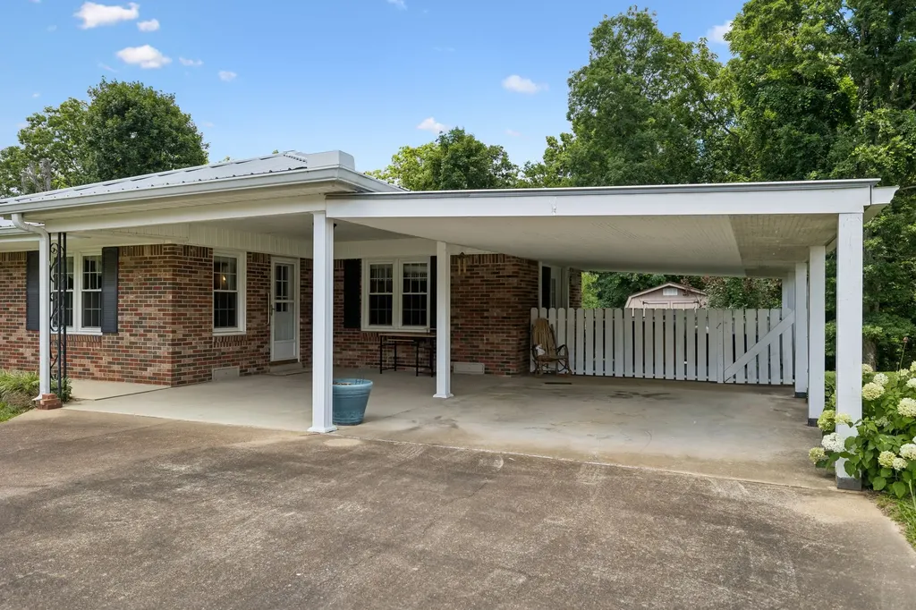 708 Hickory Street Centerville TN 37033