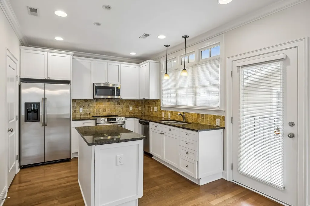 2110 Acklen Avenue Nashville TN 37212