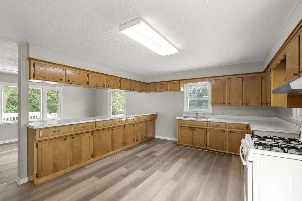 131 Bold Springs Road Mc Ewen TN 37101