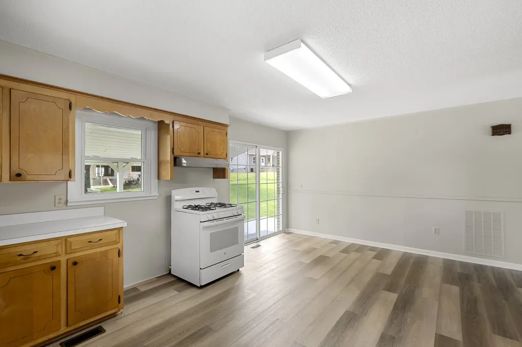 131 Bold Springs Road Mc Ewen TN 37101