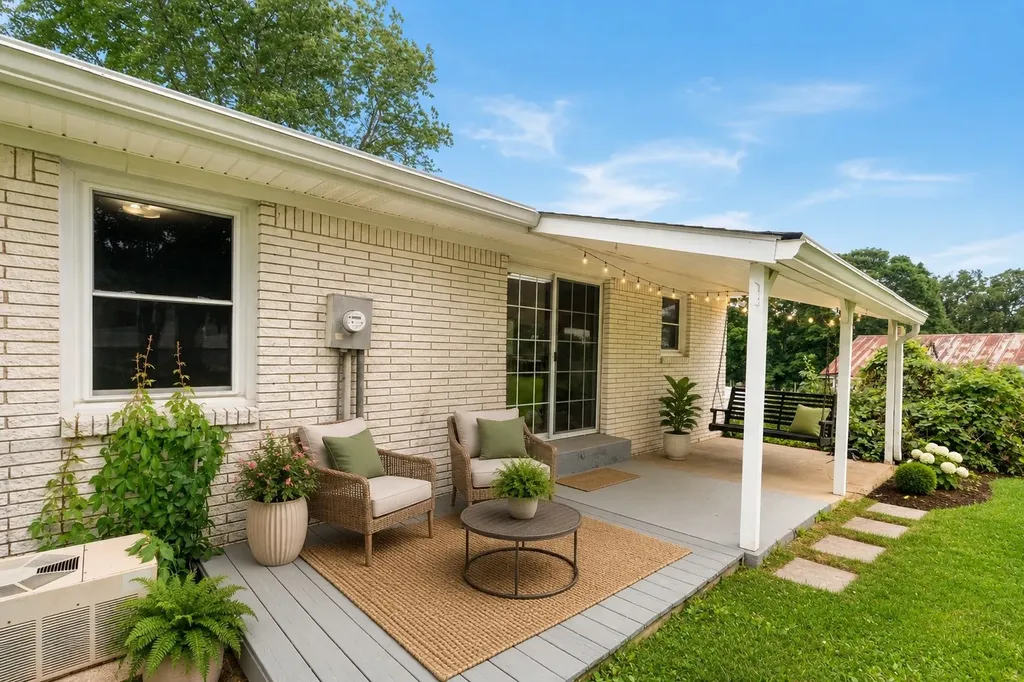 131 Bold Springs Road Mc Ewen TN 37101