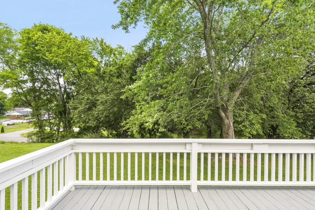 131 Bold Springs Road Mc Ewen TN 37101