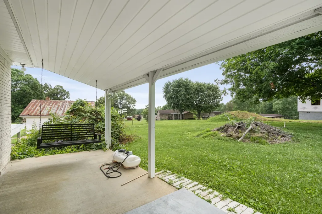131 Bold Springs Road Mc Ewen TN 37101