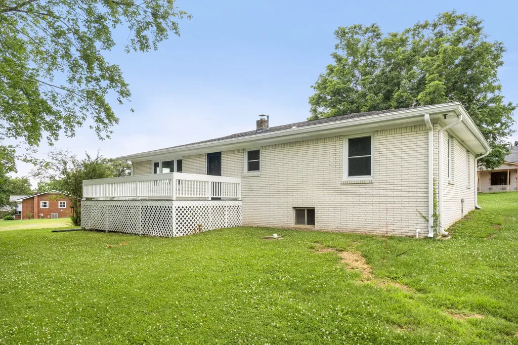 131 Bold Springs Road Mc Ewen TN 37101