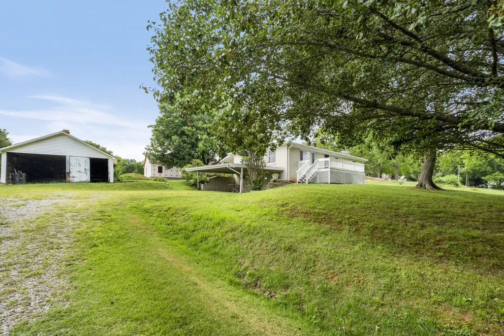 131 Bold Springs Road Mc Ewen TN 37101