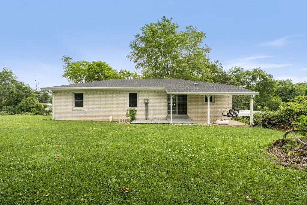 131 Bold Springs Road Mc Ewen TN 37101