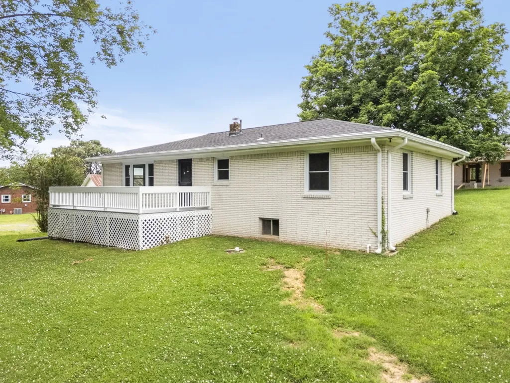 131 Bold Springs Road Mc Ewen TN 37101
