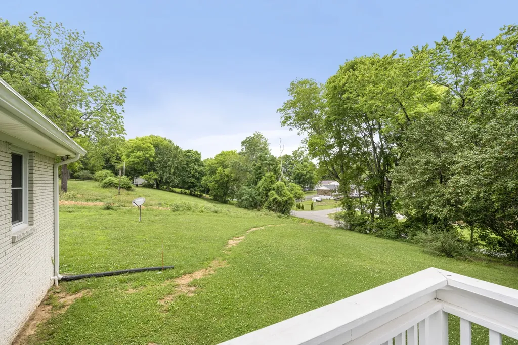 131 Bold Springs Road Mc Ewen TN 37101