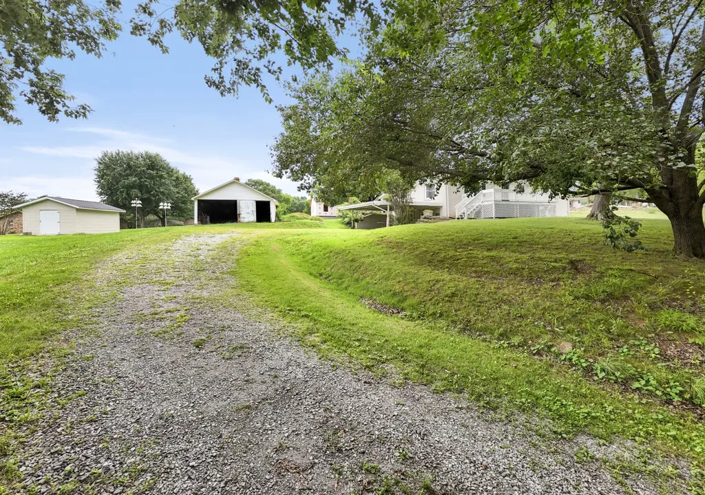 131 Bold Springs Road Mc Ewen TN 37101