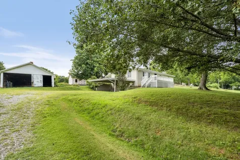 131 Bold Springs Road Mc Ewen TN 37101