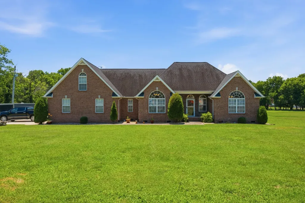 465 Old 25 Loop Castalian Springs TN 37031