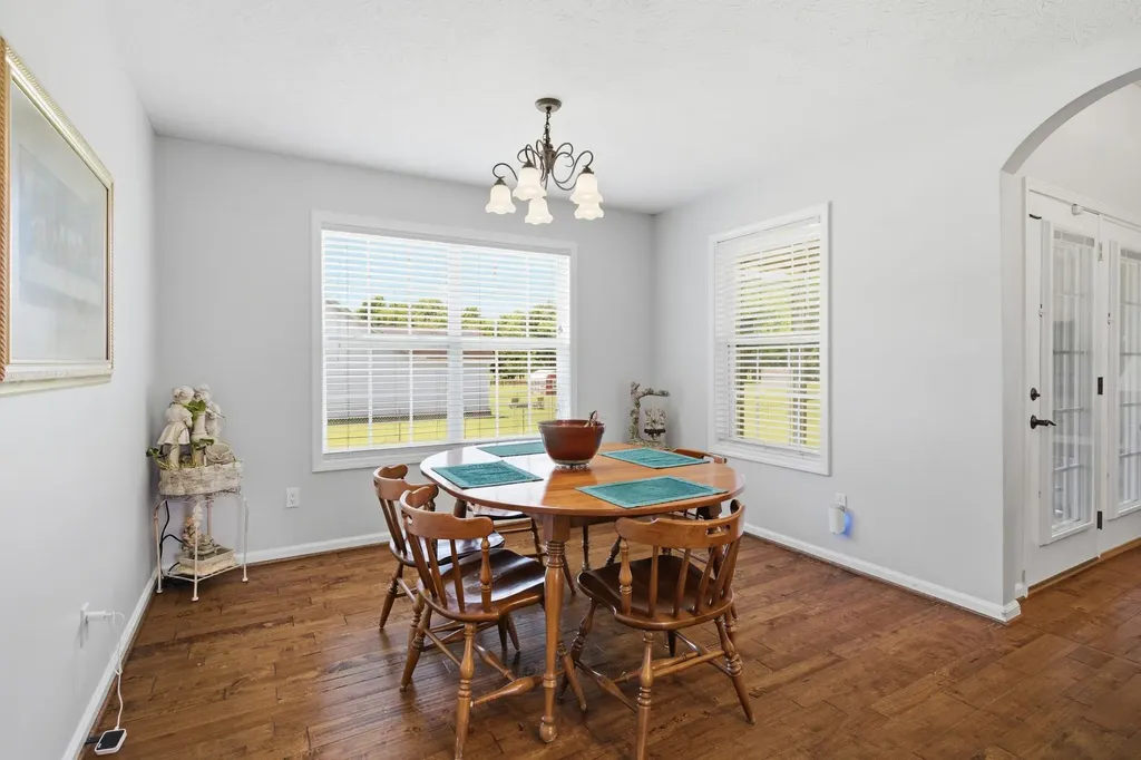 465 Old 25 Loop Castalian Springs TN 37031