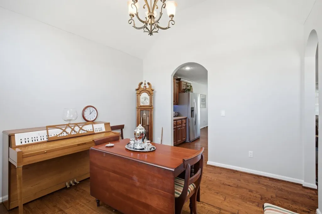 465 Old 25 Loop Castalian Springs TN 37031
