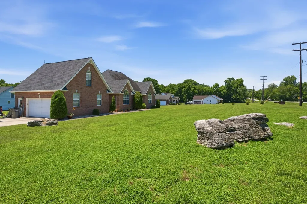 465 Old 25 Loop Castalian Springs TN 37031