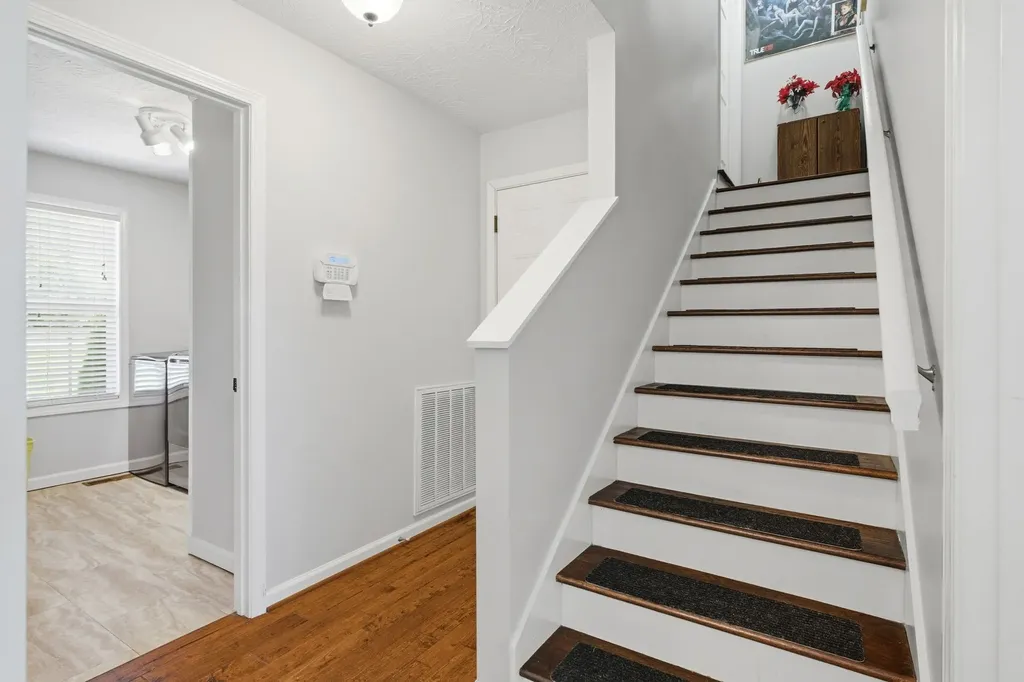 465 Old 25 Loop Castalian Springs TN 37031