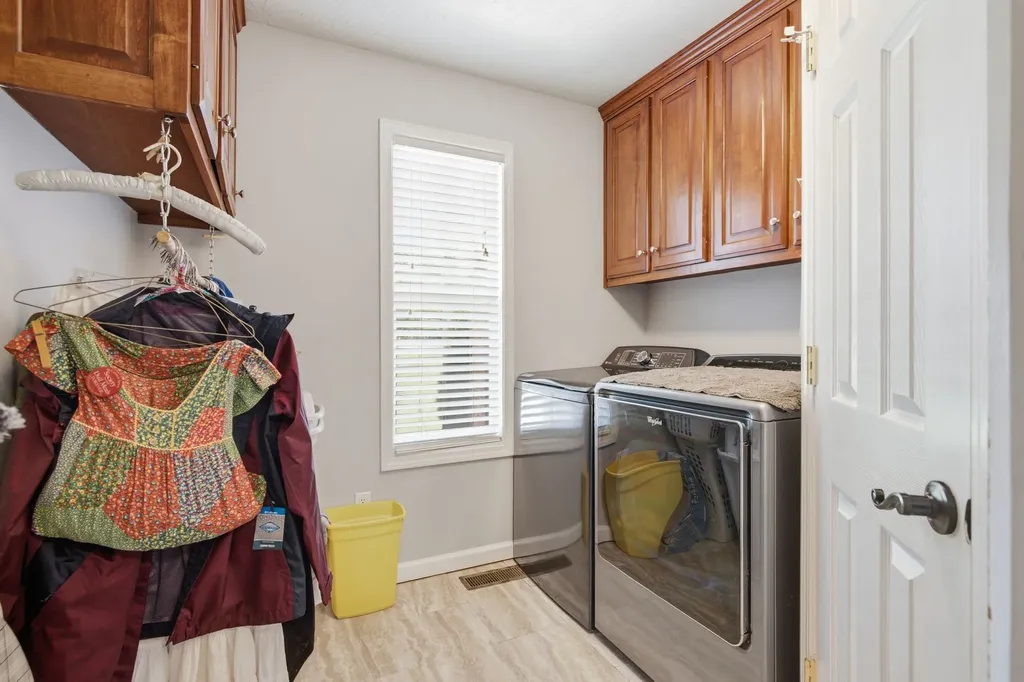 465 Old 25 Loop Castalian Springs TN 37031