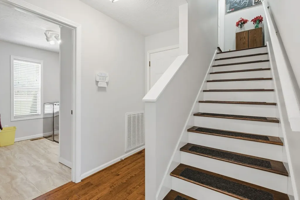 465 Old 25 Loop Castalian Springs TN 37031