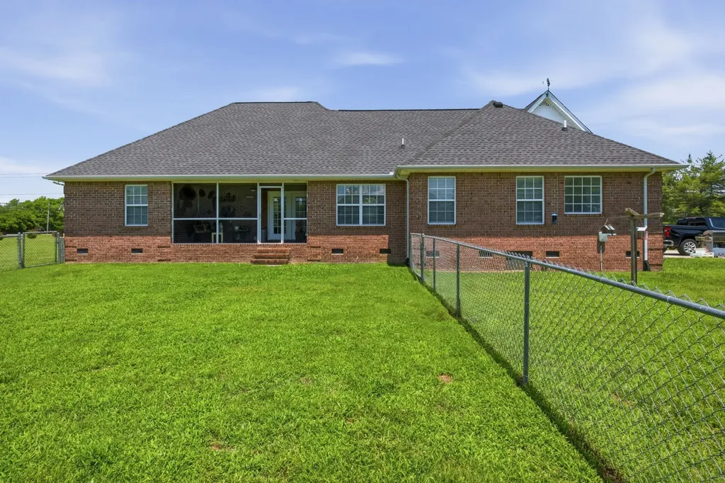 465 Old 25 Loop Castalian Springs TN 37031