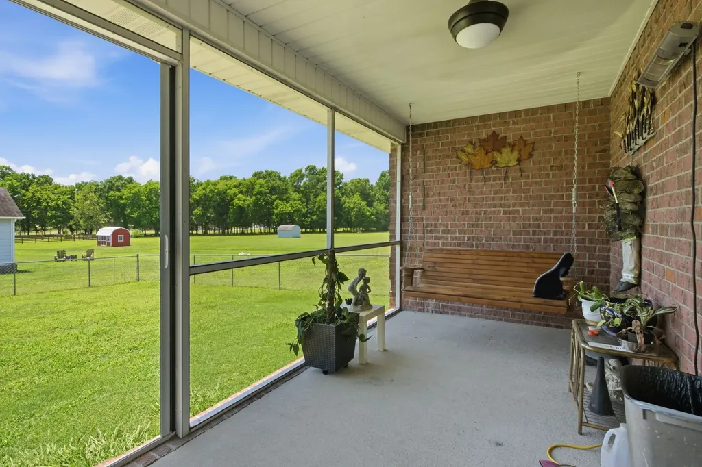 465 Old 25 Loop Castalian Springs TN 37031
