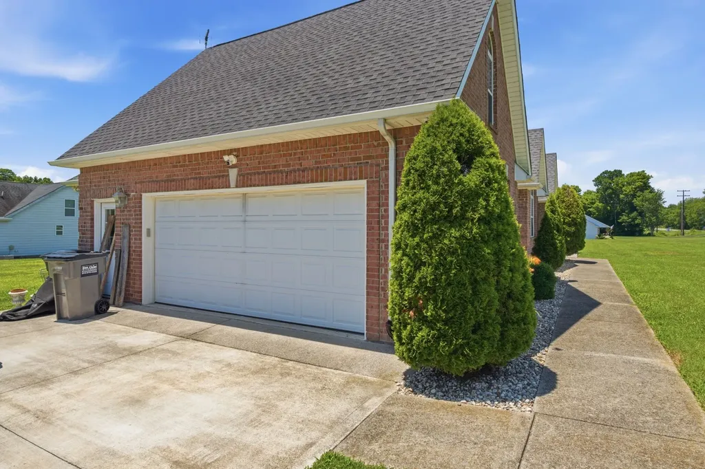 465 Old 25 Loop Castalian Springs TN 37031