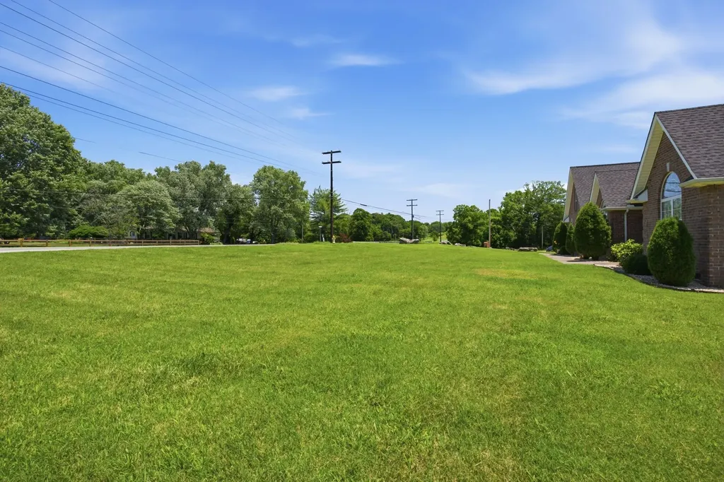 465 Old 25 Loop Castalian Springs TN 37031