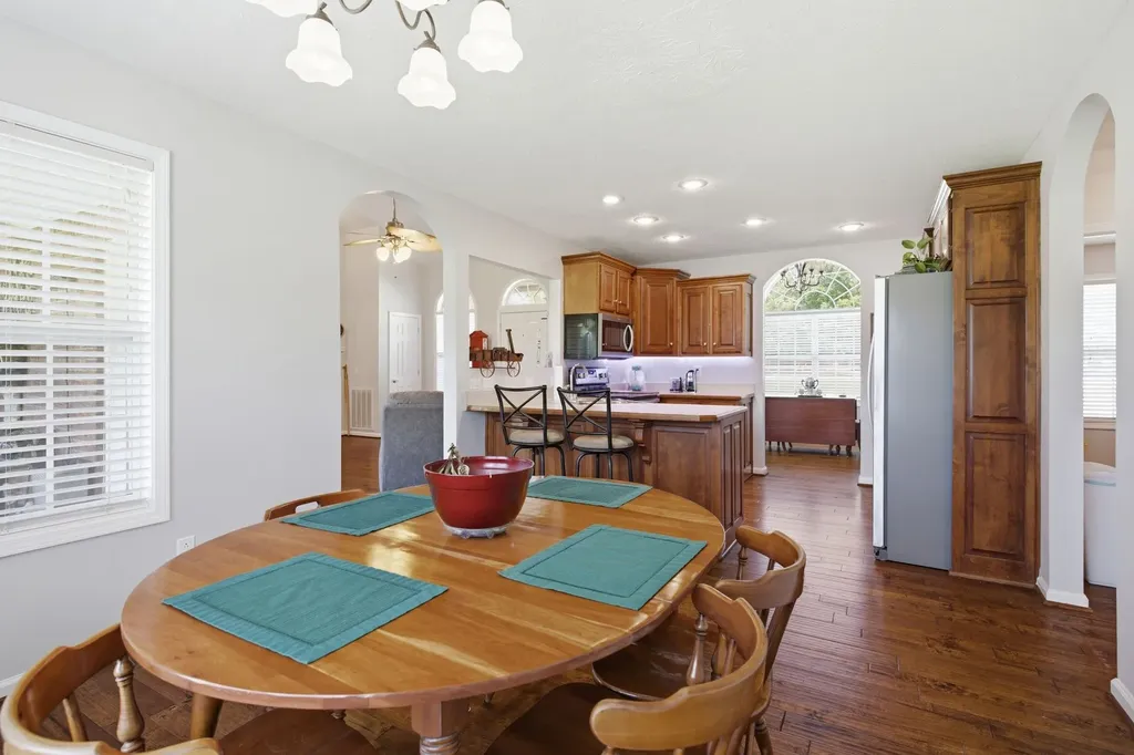 465 Old 25 Loop Castalian Springs TN 37031