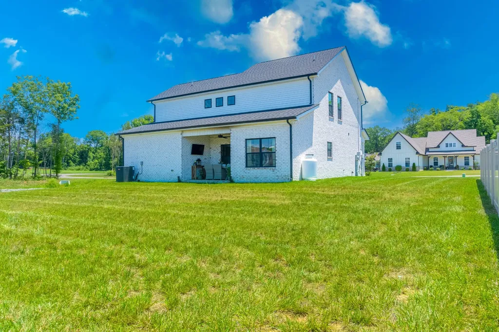3002 Stonehorn Drive Bell Buckle TN 37020