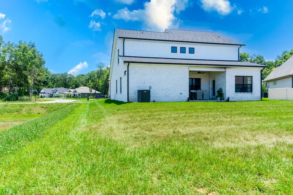 3002 Stonehorn Drive Bell Buckle TN 37020