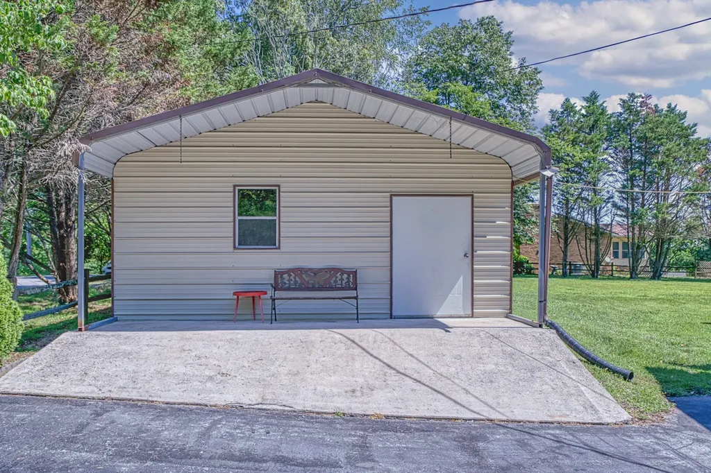 2085 Herbert Garrett Road Cookeville TN 38506
