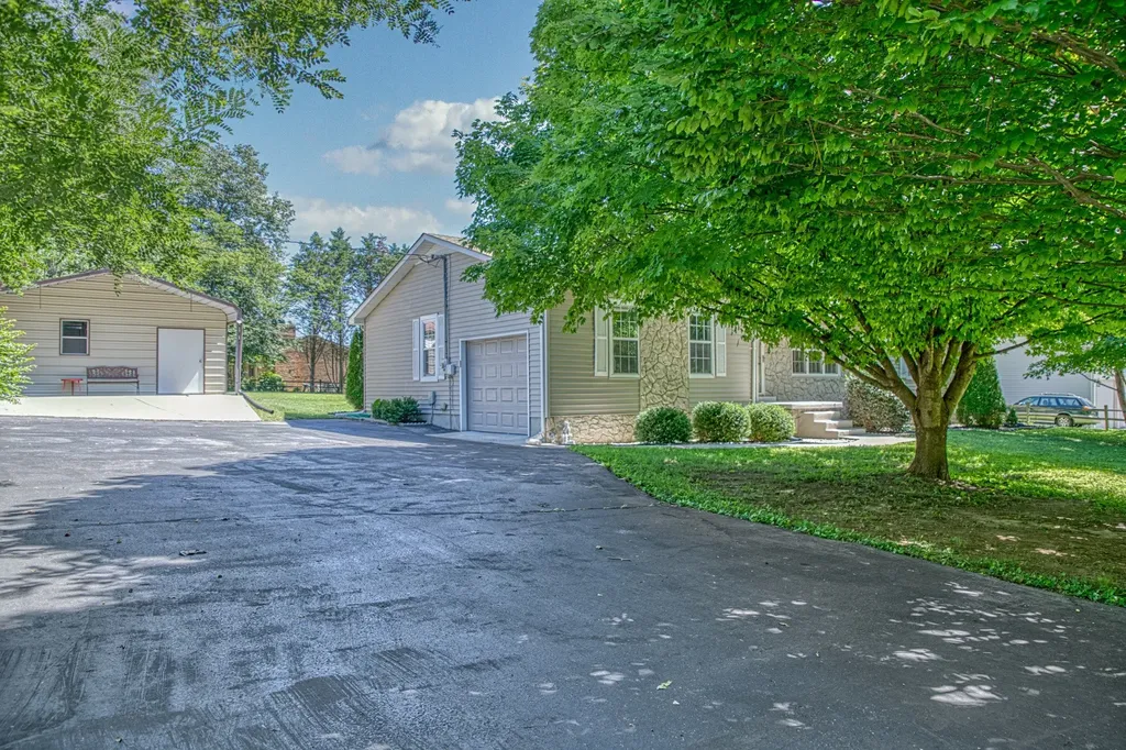 2085 Herbert Garrett Road Cookeville TN 38506