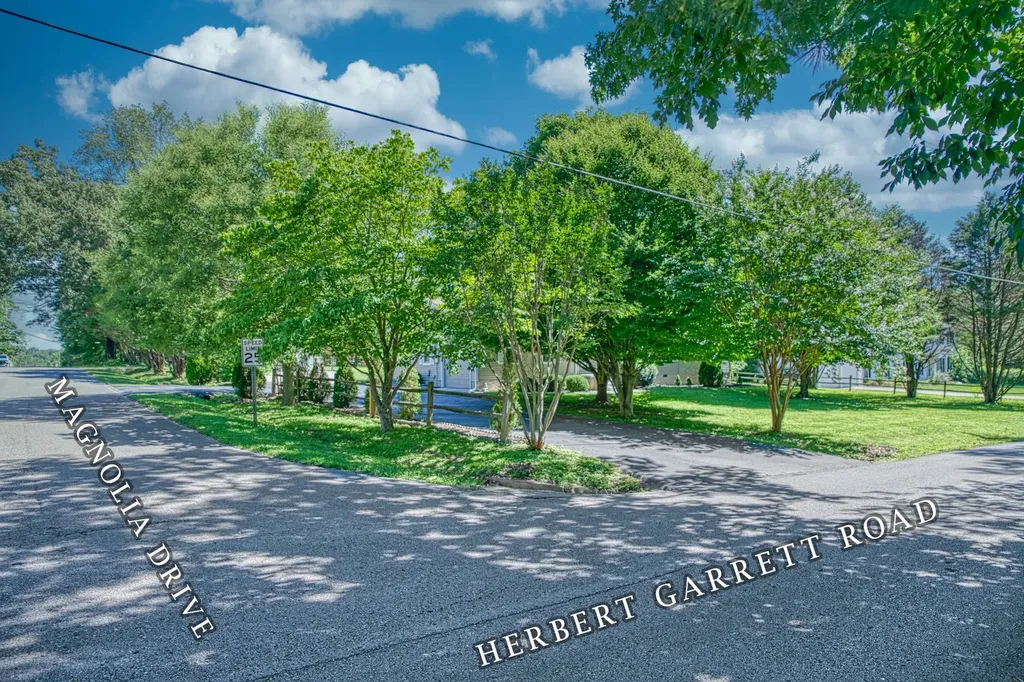 2085 Herbert Garrett Road Cookeville TN 38506
