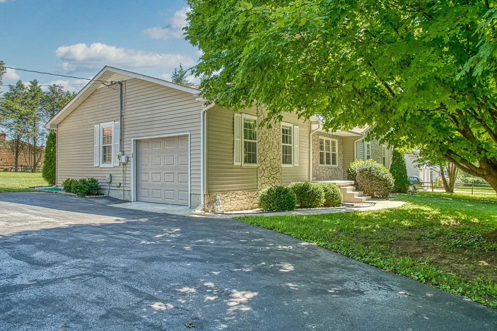 2085 Herbert Garrett Road Cookeville TN 38506