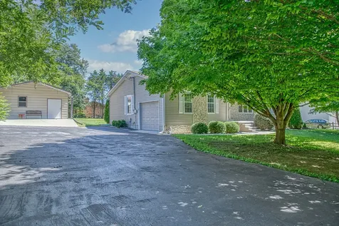 2085 Herbert Garrett Road Cookeville TN 38506