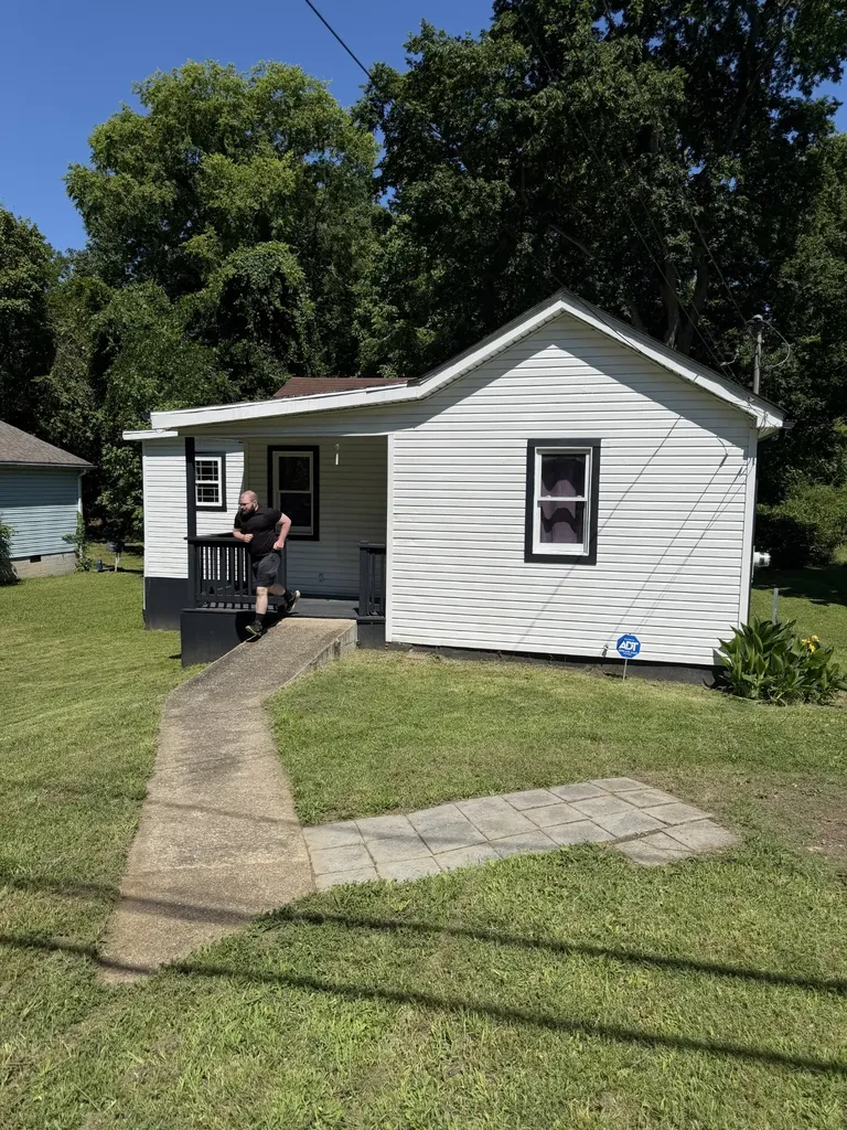 124 Edmondson Ferry Road Clarksville TN 37040