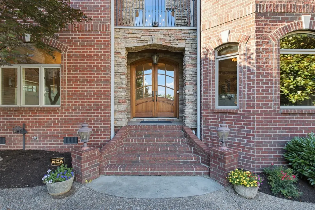 130 West 12 Stones Crossing Goodlettsville TN 37072