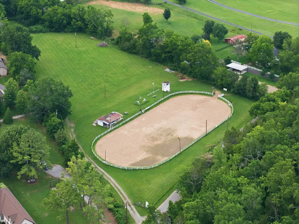 130 West 12 Stones Crossing Goodlettsville TN 37072