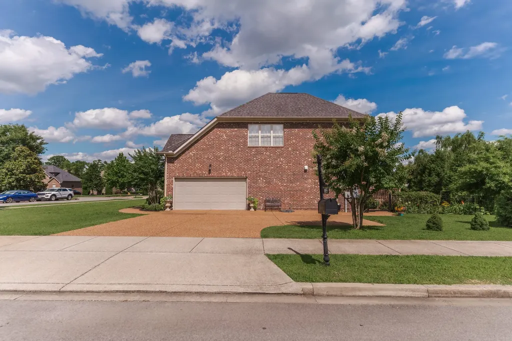 1055 Sierra Gorda Drive Gallatin TN 37066