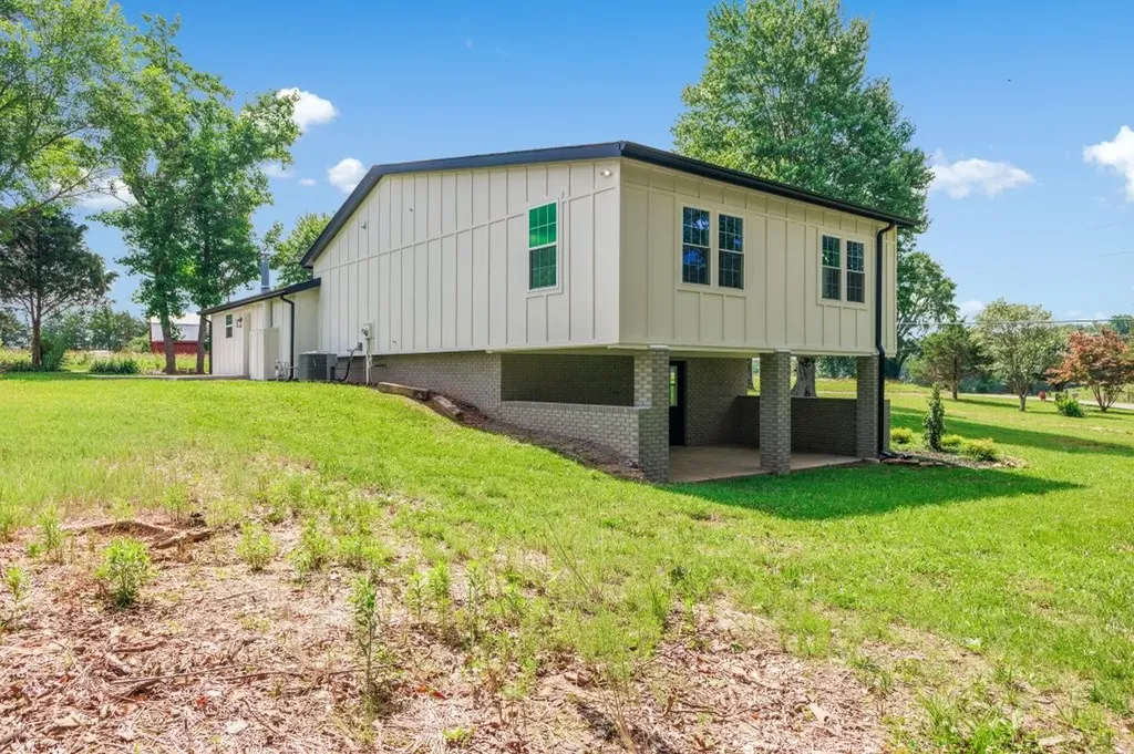1877 Airport Lake Road Mcminnville TN 37110