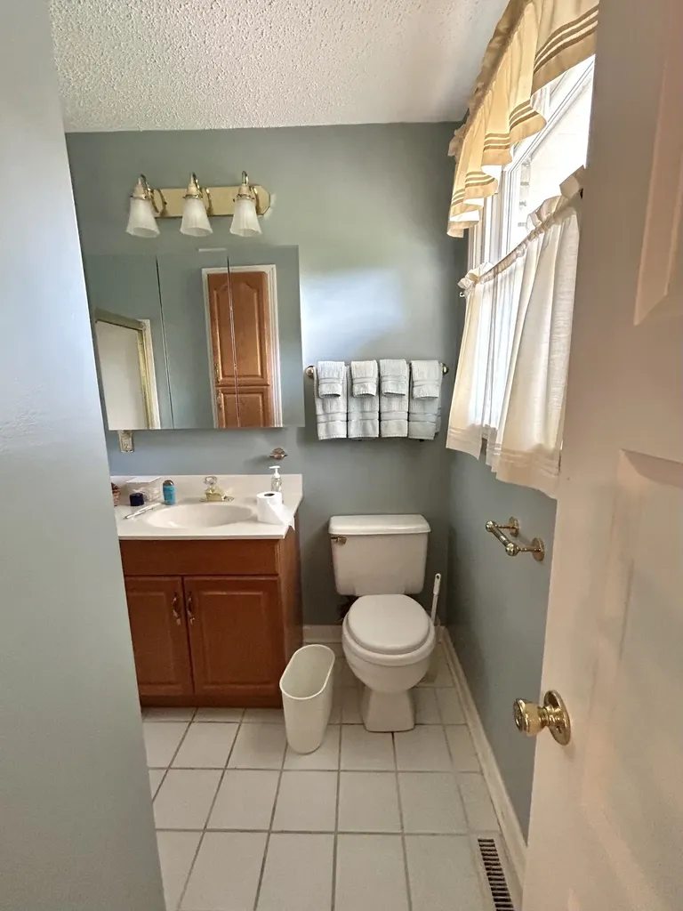 229 S Valley Road, S Hendersonville TN 37075