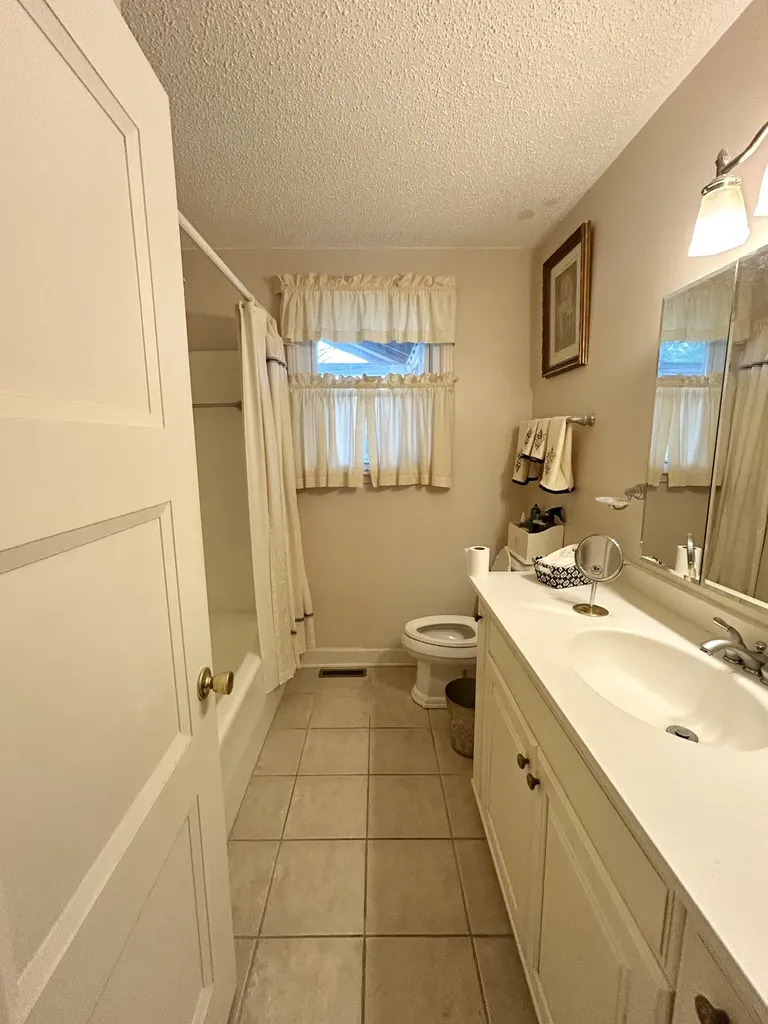 229 S Valley Road, S Hendersonville TN 37075