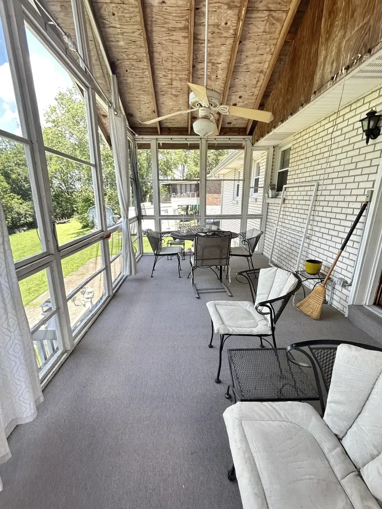 229 S Valley Road, S Hendersonville TN 37075