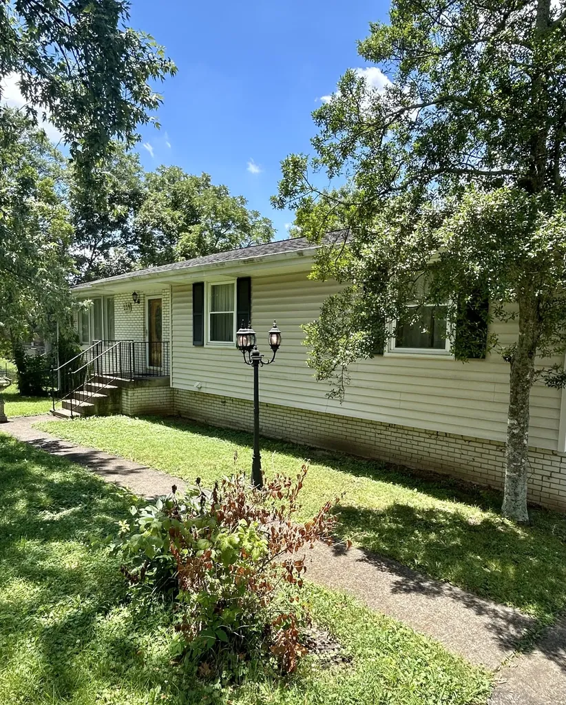 229 S Valley Road, S Hendersonville TN 37075