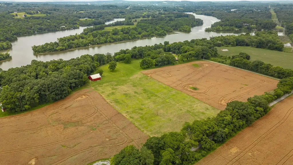 1113 E Robertson Road Castalian Springs TN 37031