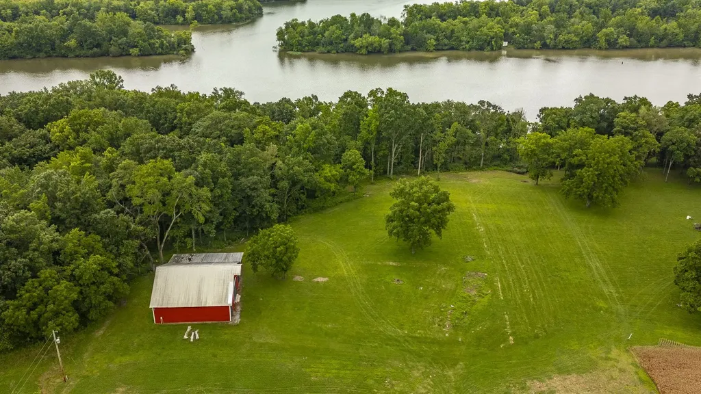 1113 E Robertson Road Castalian Springs TN 37031