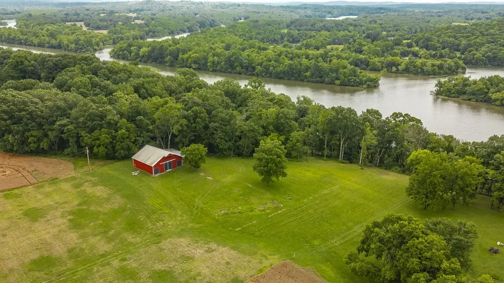 1113 E Robertson Road Castalian Springs TN 37031