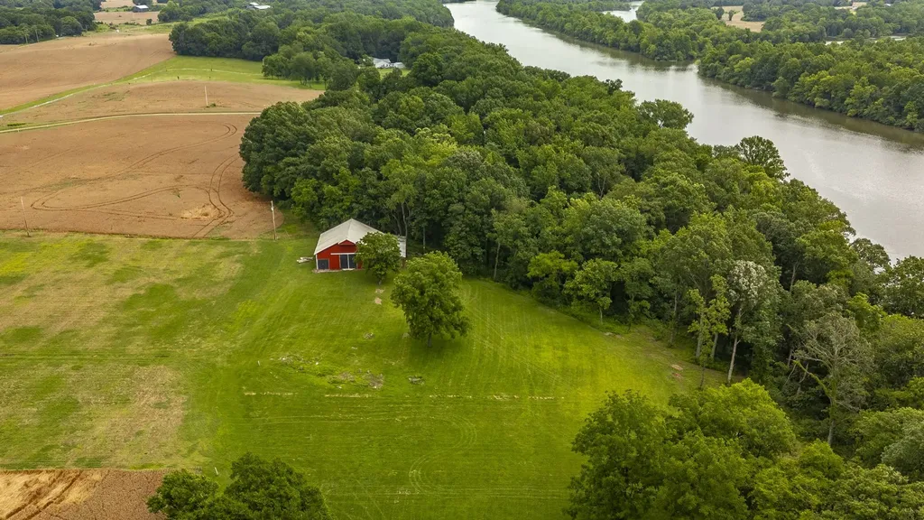 1113 E Robertson Road Castalian Springs TN 37031