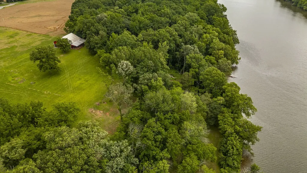 1113 E Robertson Road Castalian Springs TN 37031