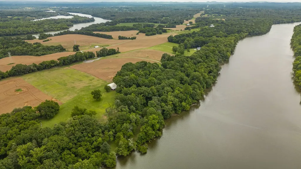 1113 E Robertson Road Castalian Springs TN 37031