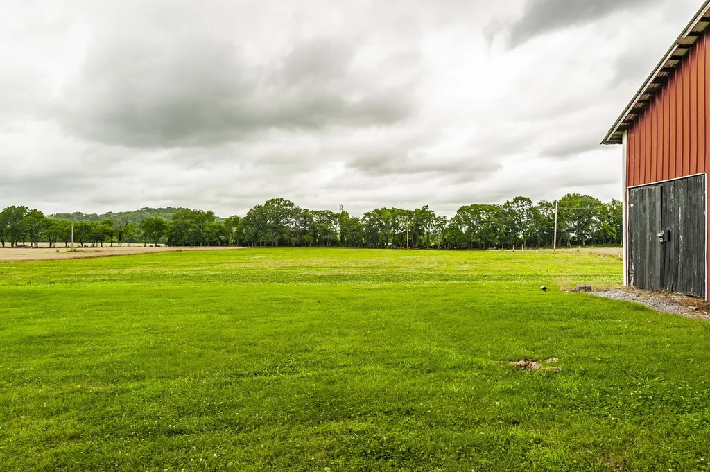 1113 E Robertson Road Castalian Springs TN 37031